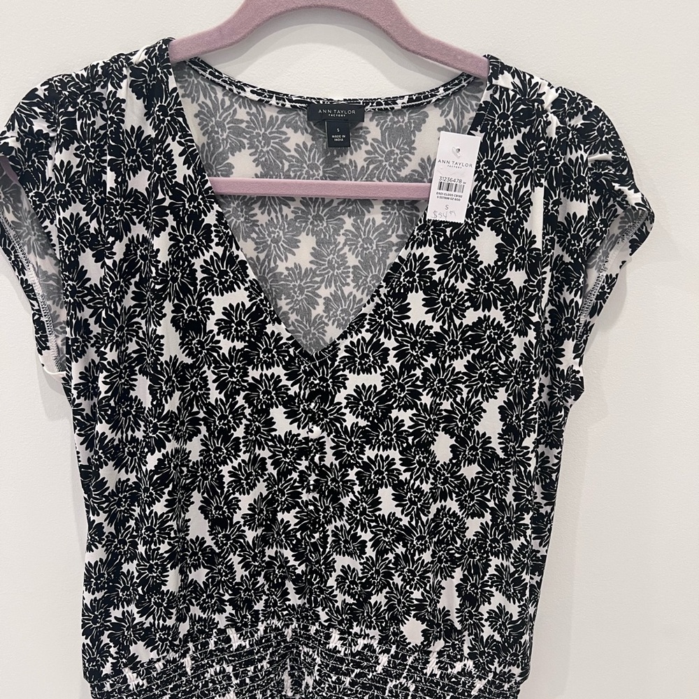 Ann Taylor Factory. NWT. Size: S. Black & White.